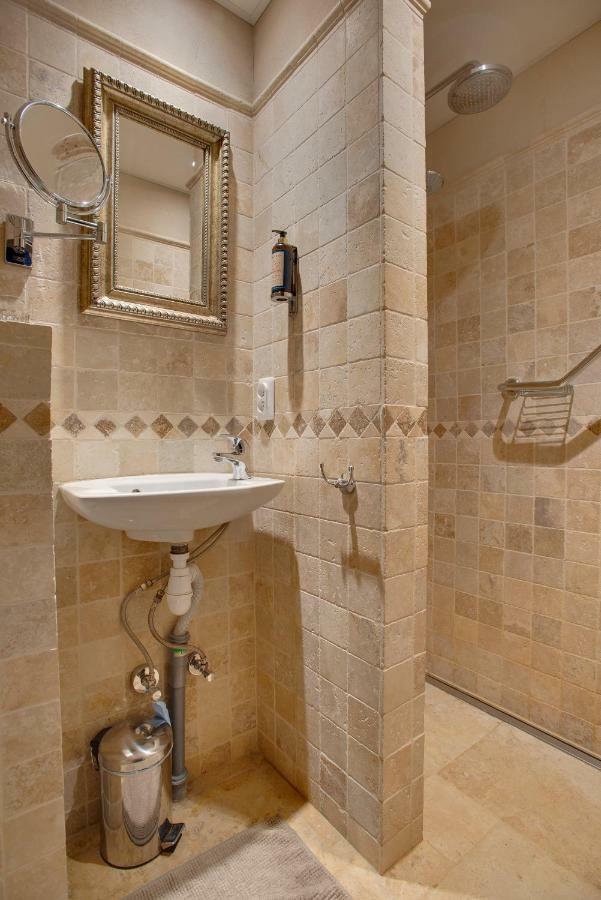 Rue Galilee Bed & Breakfast Marseillan  Bagian luar foto